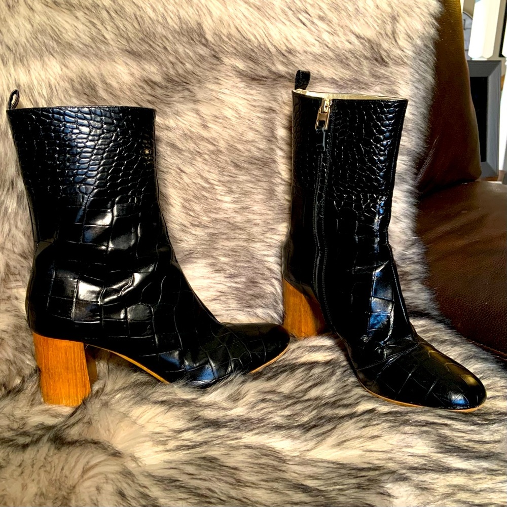 Italian Made Leather Black Mid-Length Body Heeled Boot Rounded Toe U.S.9, EU 40